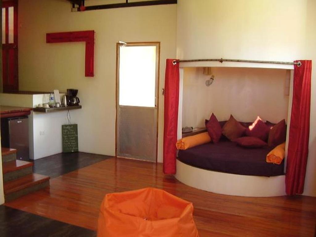 Somewhere Else Boutique Resort Mambajao Exterior foto
